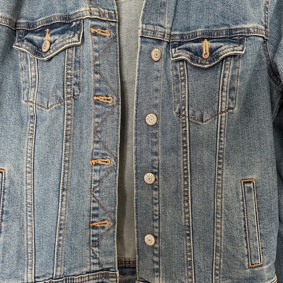 Old Navy Light Wash Denim Jean Jacket Size Small Womens with Buttons - Picture 4 of 9